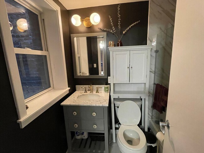 Building Photo - Recently Renovated 1 bedroom apartment in Columbia Heights
