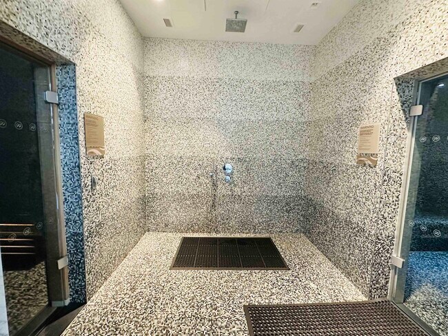 Building Photo - 99 Hudson St