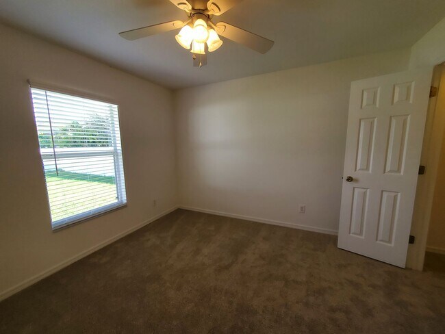 Building Photo - 3011 SW 14th Ct