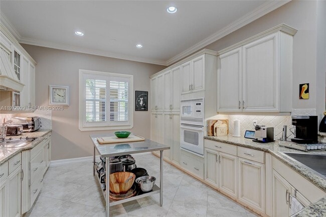 Building Photo - 345 Chambord Terrace