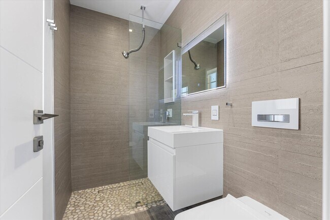 Building Photo - 8934 Emerson Ave