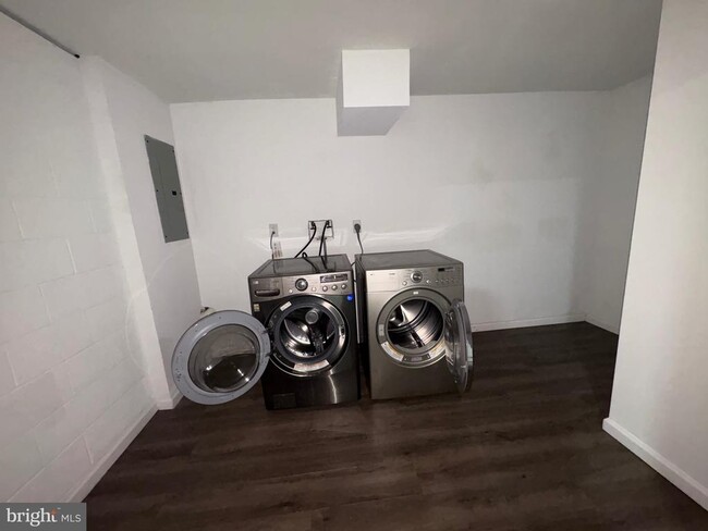 Building Photo - 105 Braeburn Dr