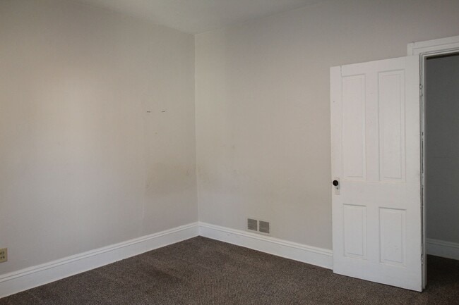 Building Photo - Two Bedroom Duplex