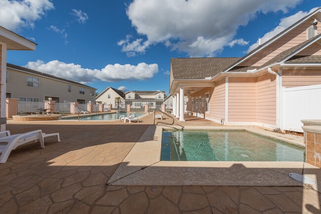 Building Photo - 33 Courtyard Way