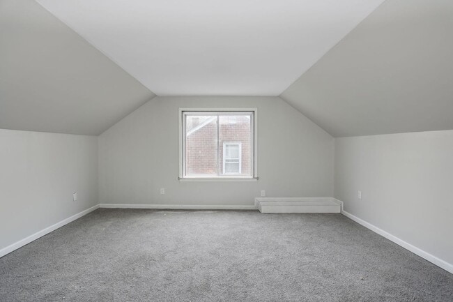 Building Photo - Completely remodeled 3 bed/1 bath Single F...