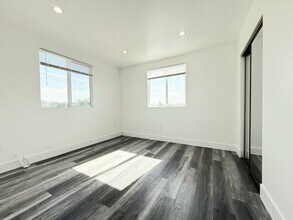 Building Photo - 2855 1/2 Cincinnati Room 3