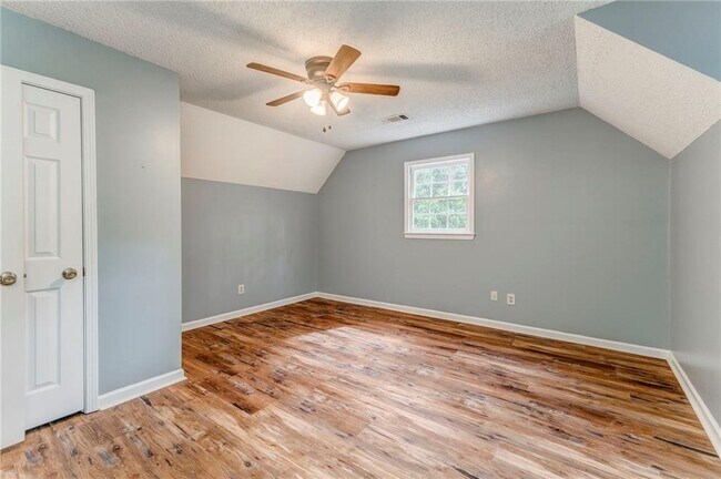 Building Photo - 58 Regent Ct