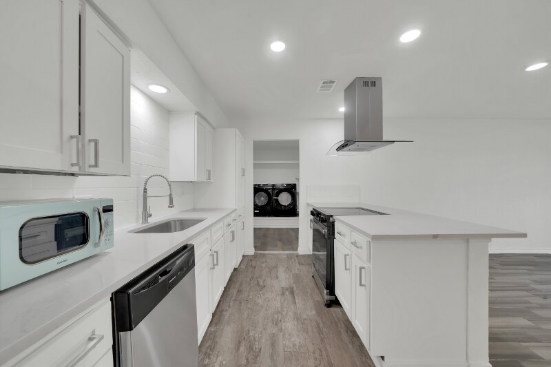 Building Photo - 4622 Bayview Dr