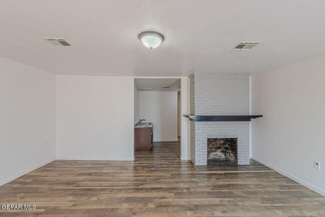 Building Photo - 197 S Glenwood St