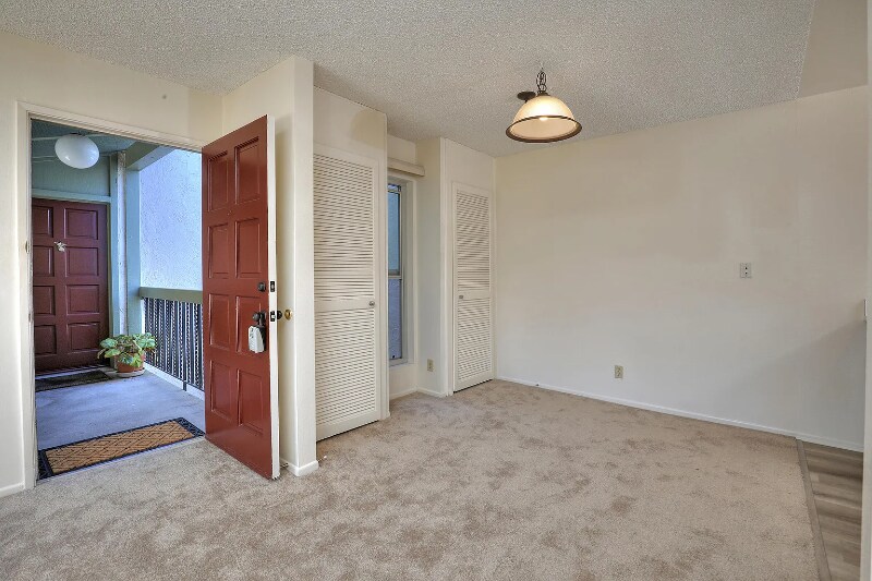 Building Photo - 5518 Armitos Ave