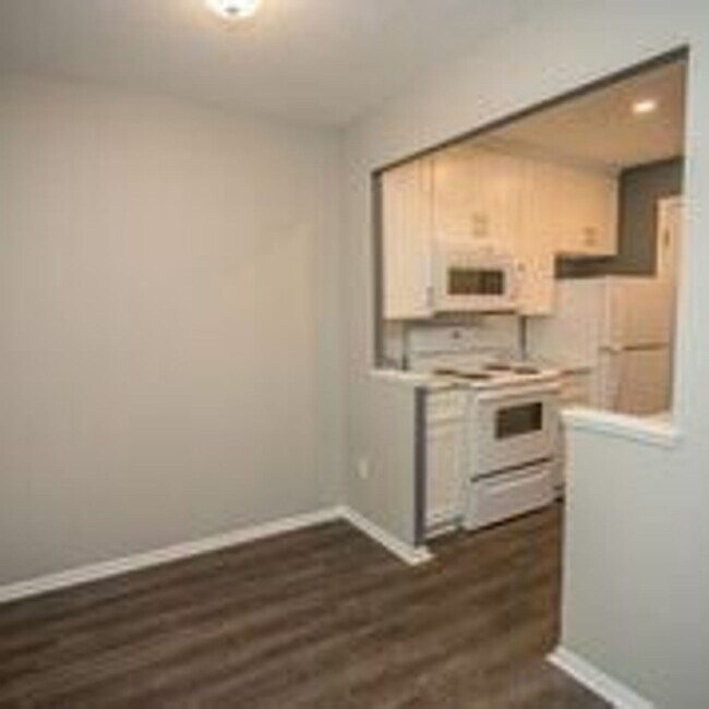 Building Photo - Park Pointe Now Leasing Immediate Move-In!