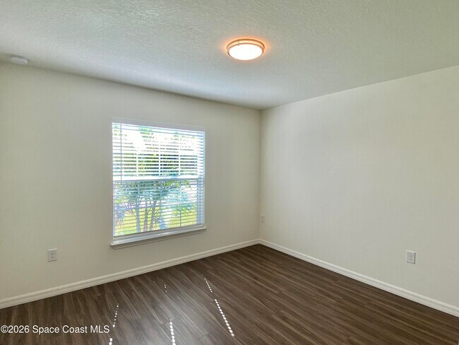 Building Photo - 1210 Dania Cir