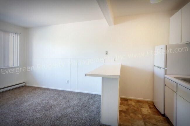 Building Photo - 2008 W Plum St