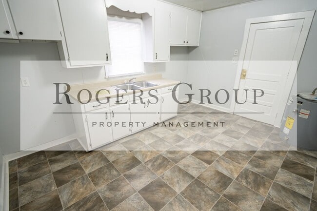 Building Photo - 502 Hilliard St