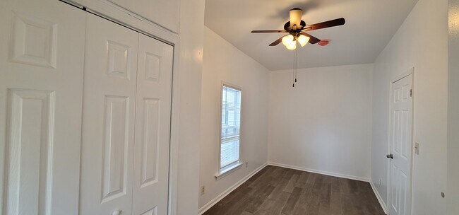 Building Photo - 16 Ayer Pl