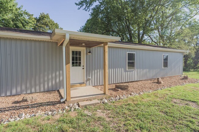 Building Photo - 4 BEDROOM 3 BATHROOM HOUSE FOR RENT