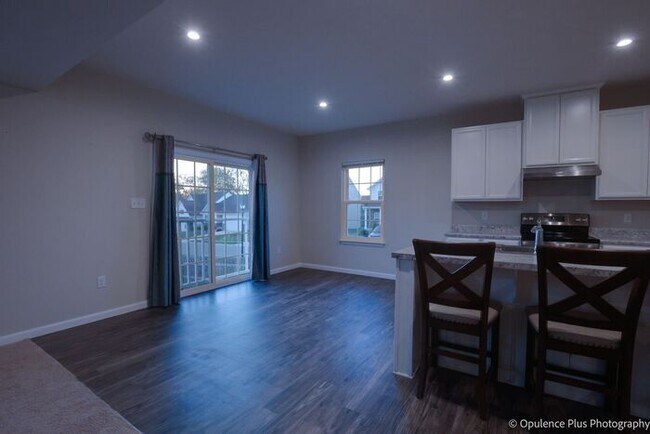Building Photo - Gorgeous 3 Bed 3.5 Bath Fairborn Home!