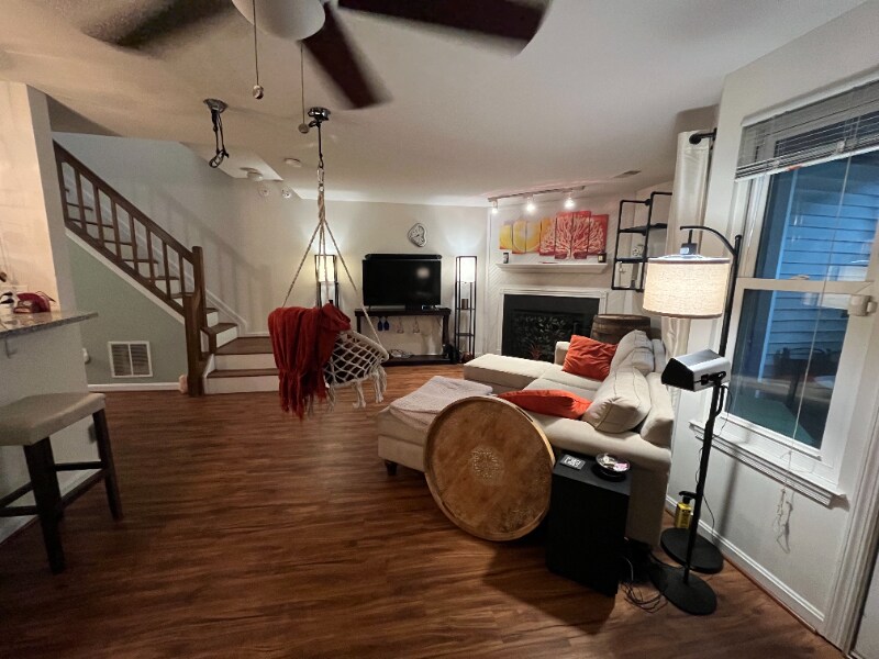 Building Photo - 8 Deer Run Ct