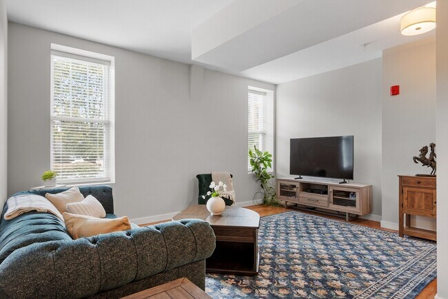 Building Photo - 99 Essex St