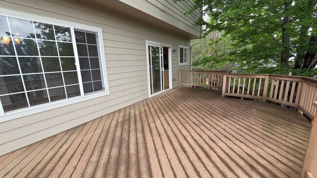 Building Photo - Spacious 5-Bedroom Home in Desirable Rock Creek – Fresh Updates & Fantastic Location!