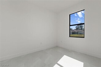 Building Photo - 1830 Yoakum St