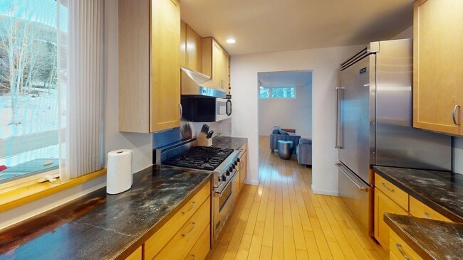 Building Photo - 11 Russell Trail