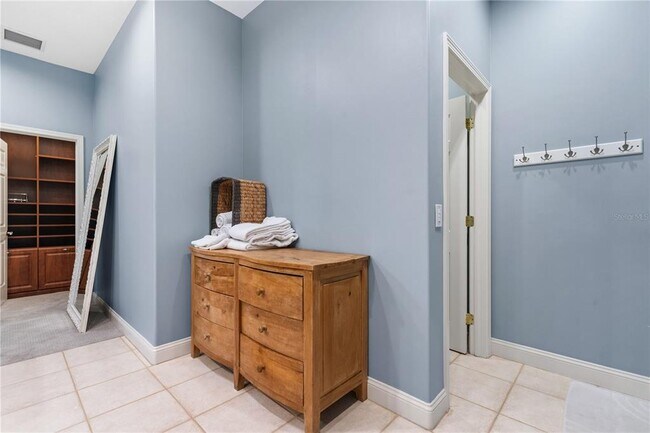 Building Photo - 515 5th Ave NE