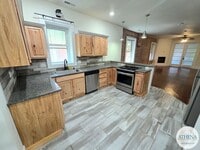 Building Photo - 1 Bedroom / 1 Bath Apartment Located on Broadway Street