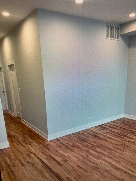 Building Photo - 2708 W Maypole Ave