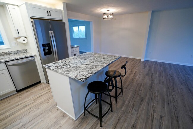 Building Photo - Updated 3 Bed 1 Bath in North Allegheny Sc...