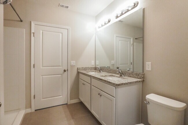 Building Photo - 18 Peterlee Ct