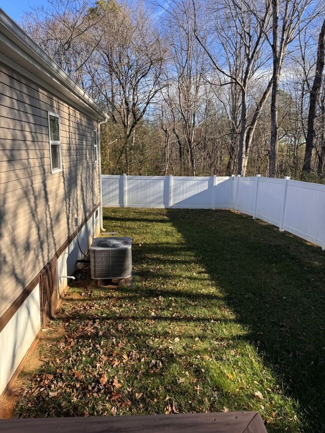 Building Photo - 3 Bedroom || 2 Bathroom in Concord