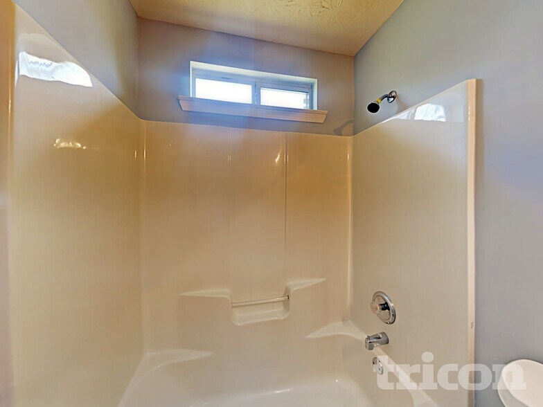 Building Photo - 555 Chaseridge Dr