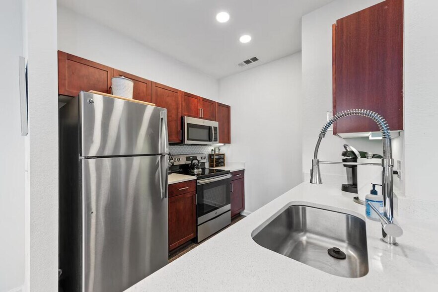 Building Photo - 4800 Seascape Way