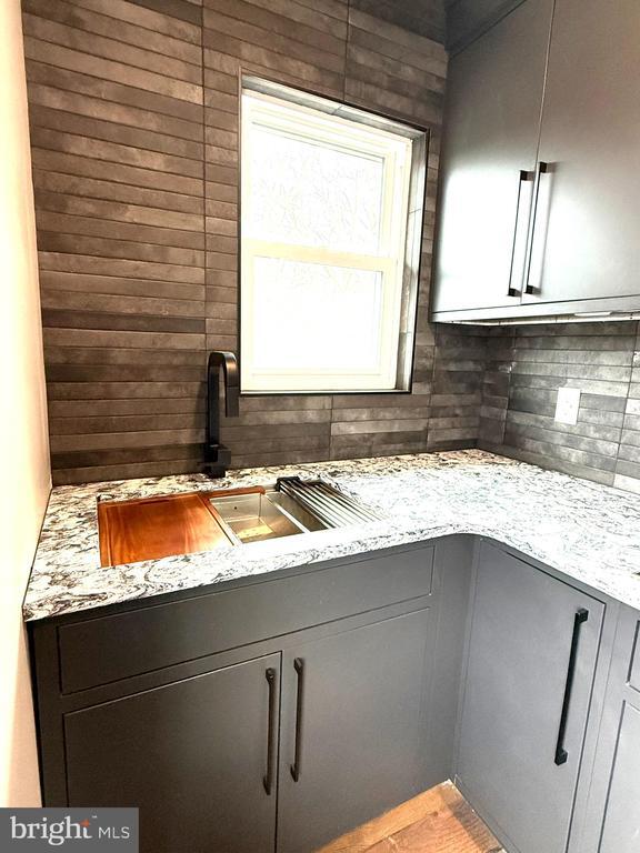 Building Photo - 295 E Main St