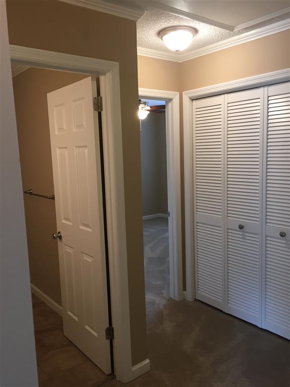 Building Photo - Condo Living Close to everything in Brentwood