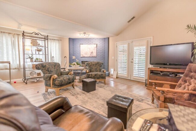 Building Photo - Beautiful Southside Los Banos Rental