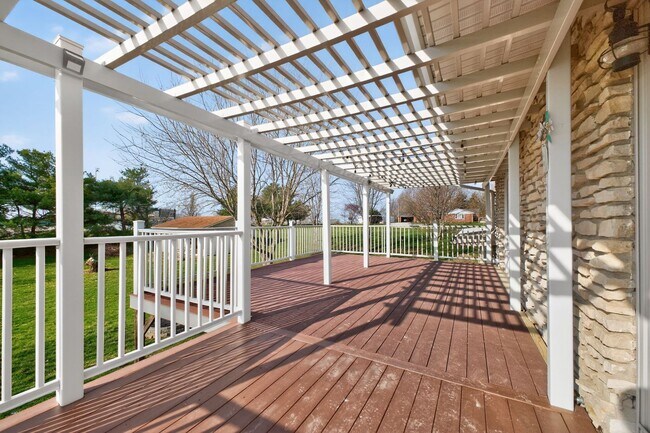 Building Photo - 5BR Retreat w/ Private Indoor Pool In Greensburg