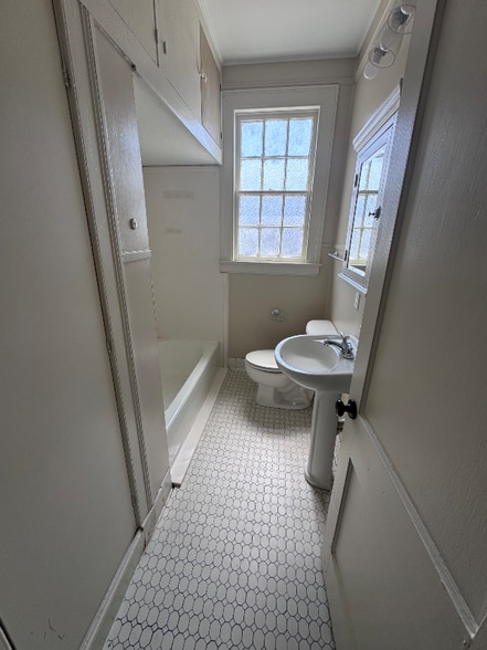 Building Photo - 317 W University Ave