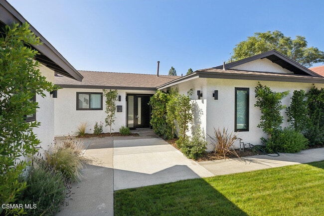 Primary Photo - 16 Alamar St