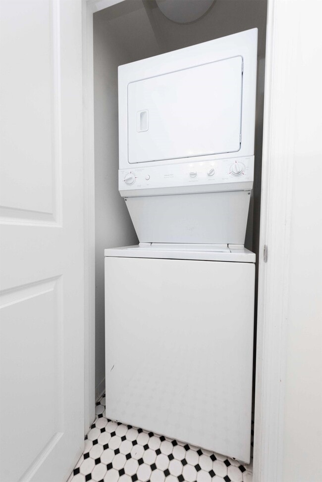 Building Photo - 401 13th St NE