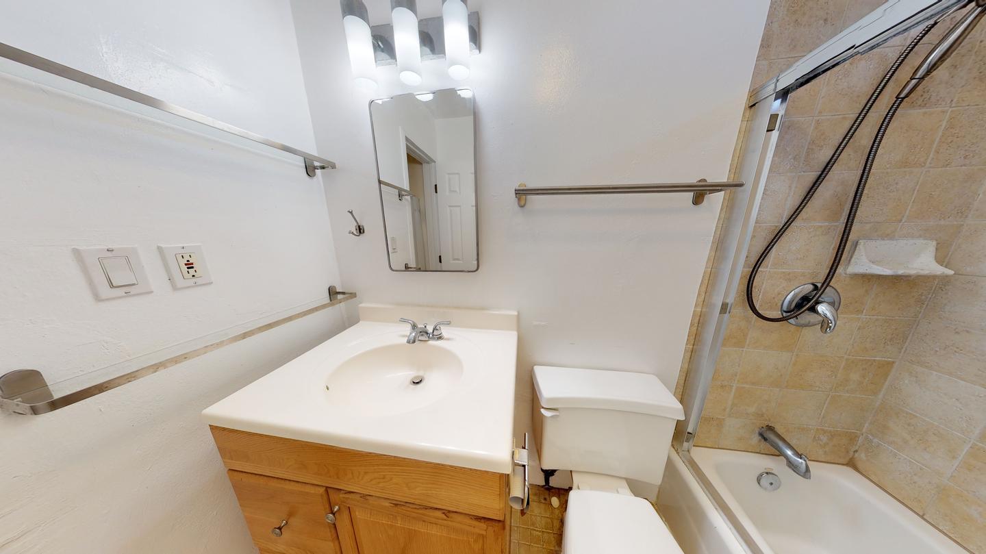 Building Photo - 3214 Vancouver Ave