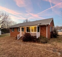 Building Photo - Three bedroom, 1 bath brick ranch in Liberty