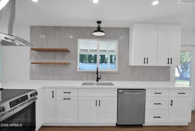 Building Photo - 501 W Seldon Ln