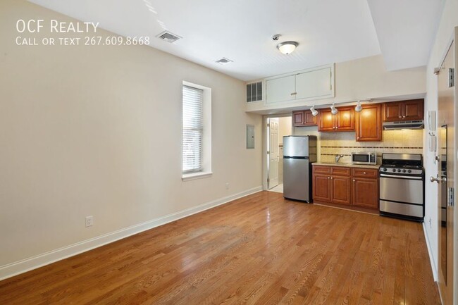 Building Photo - Studio Apartment in South Philadelphia