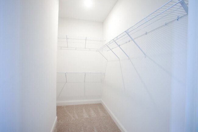 Building Photo - 2BR/2BA - Beautiful condo on River Road - ...