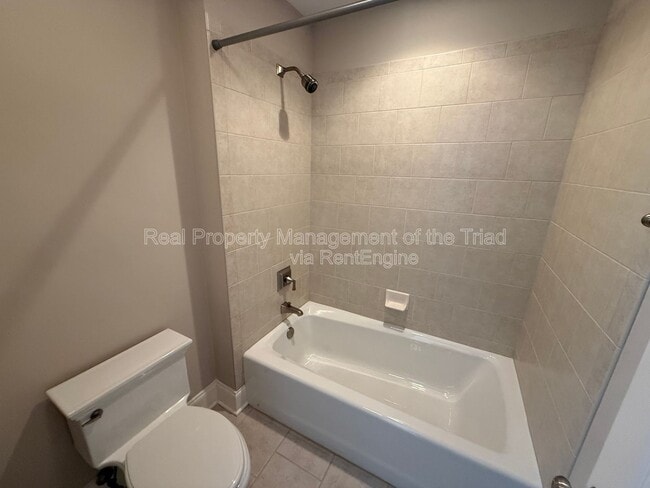 Building Photo - 2528 N Beech Ln