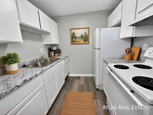 Building Photo - 1825 Zebulon Dr