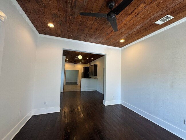 Building Photo - Ready For Move In - Beautifully Renovated Cottage Home in South San Antonio - Near Downtown SA