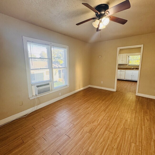 Building Photo - 4024 Howard St